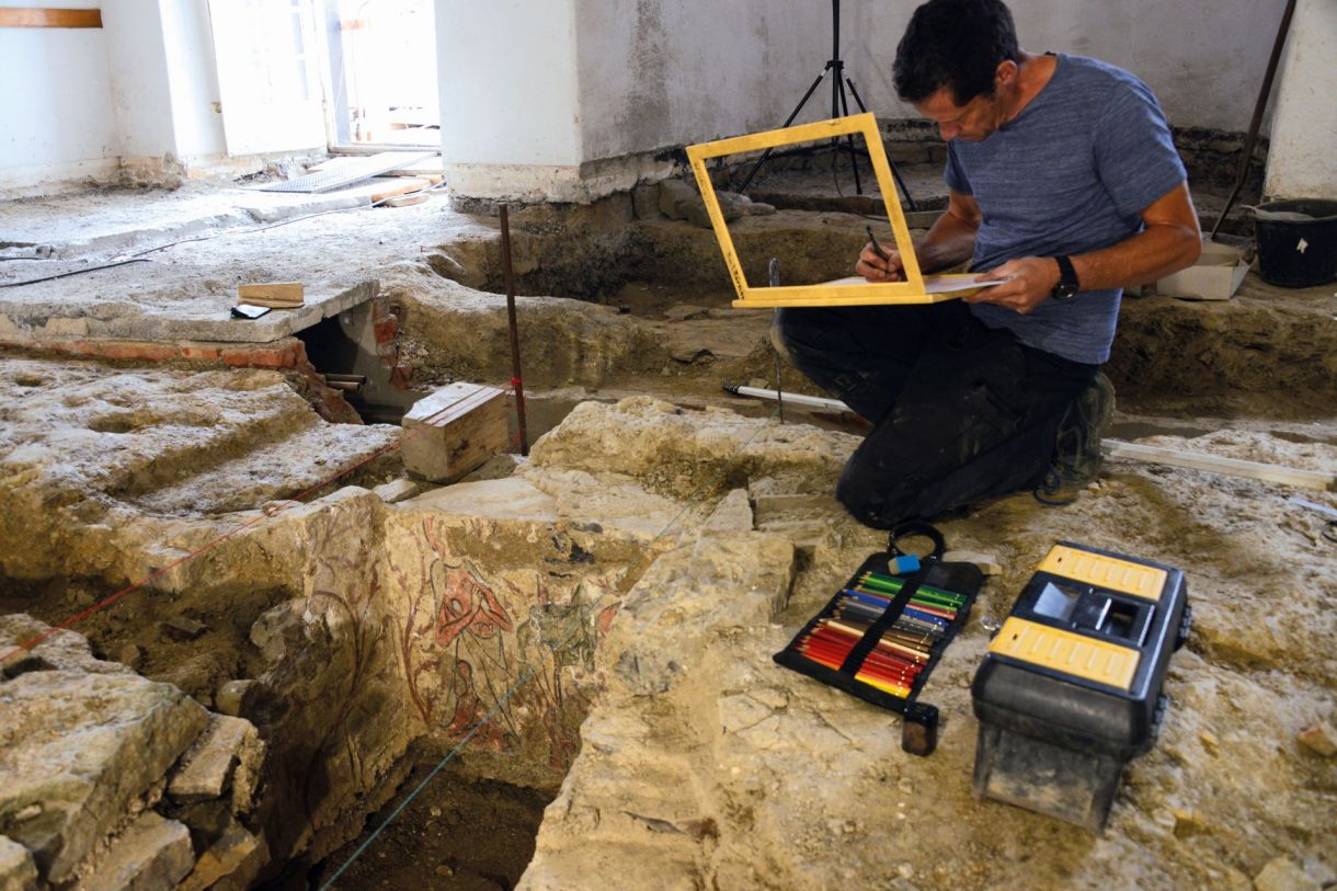 Ausgrabungen im Kloster Wedinghausen: Nicht nur Mauer, auch Malereien werden freigelegt